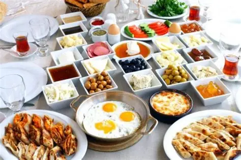 Güne Lezzetli Bir Başlangıç: Palmiye Nargile Cafe’de Kahvaltı Keyfi